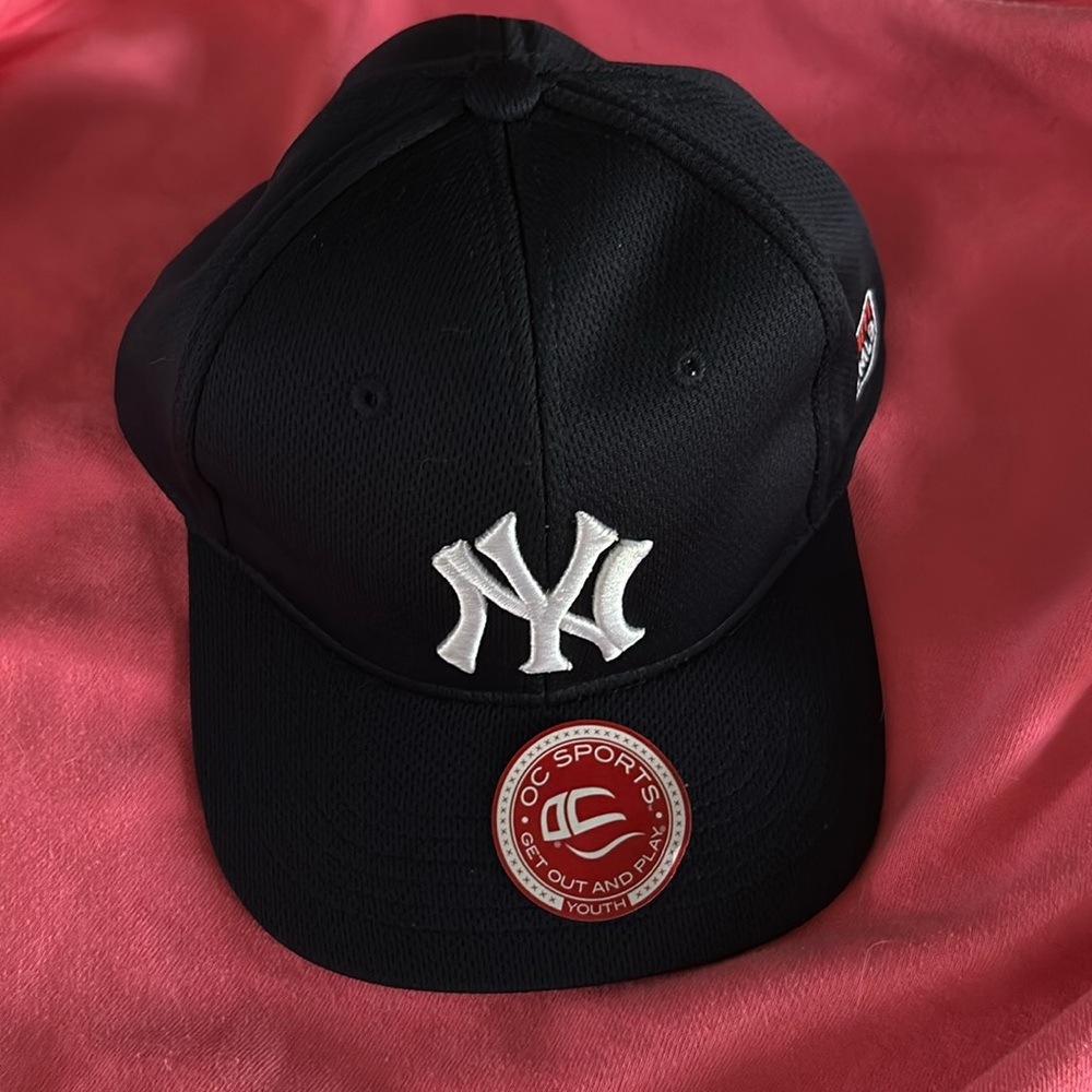 Youth size Brand new YANKEES Baseball Cap Never been worn